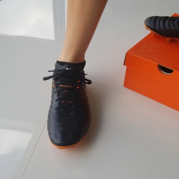 Soccer cleats - Picture 7 of 7